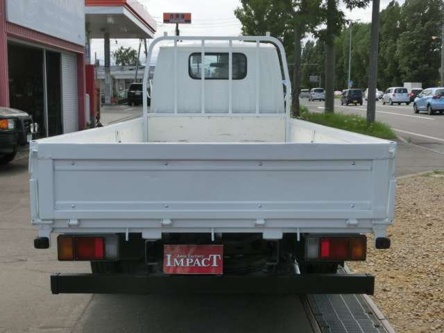 Isuzu Elf 7