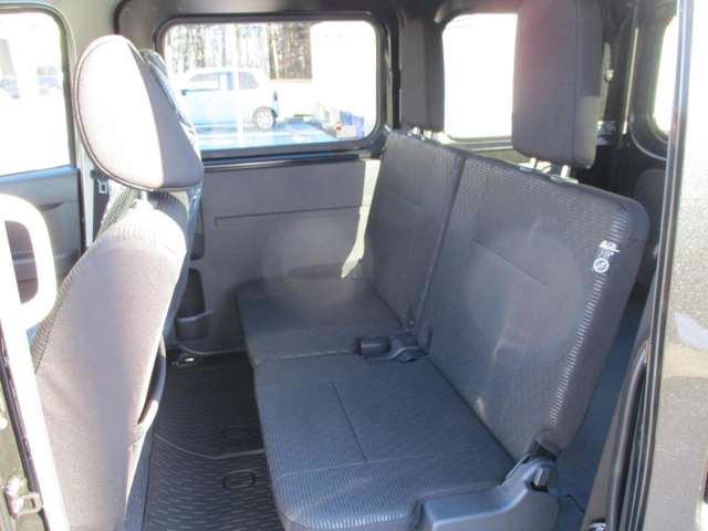 Daihatsu Hijet Cargo 10