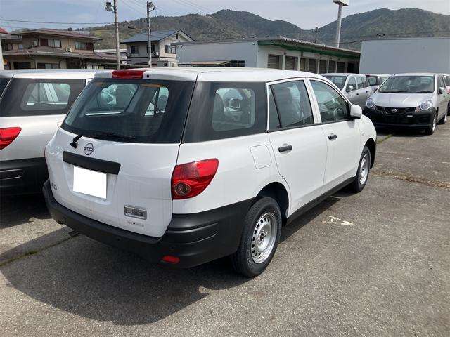 Nissan AD 5