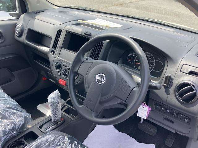 Nissan AD 11