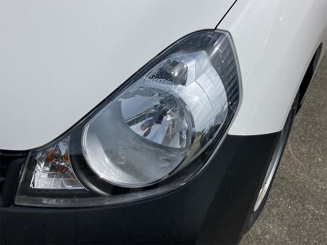 Nissan AD 5