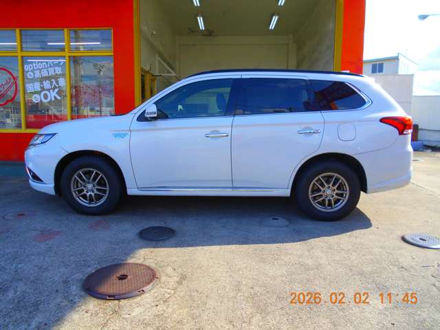 Mitsubishi Outlander PHEV 4
