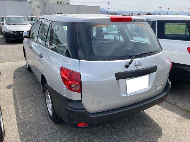Nissan AD 5