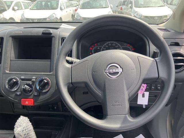 Nissan AD 10
