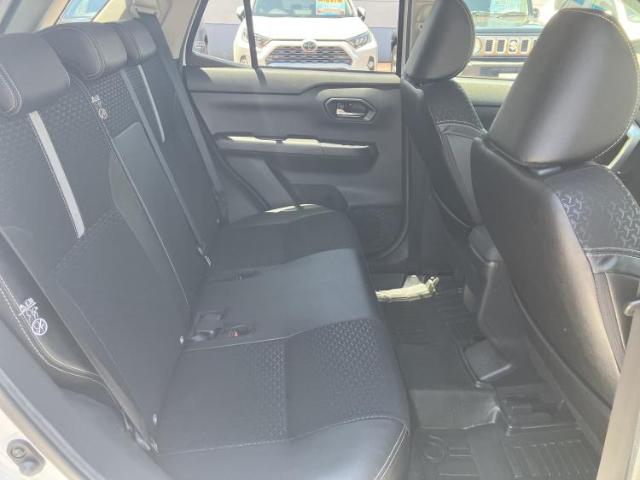 Daihatsu Rocky 7