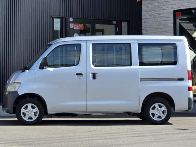 Toyota Light Ace Van 2