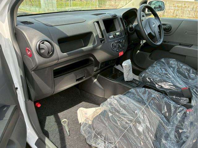 Nissan AD 11