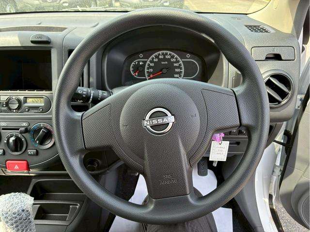Nissan AD 5