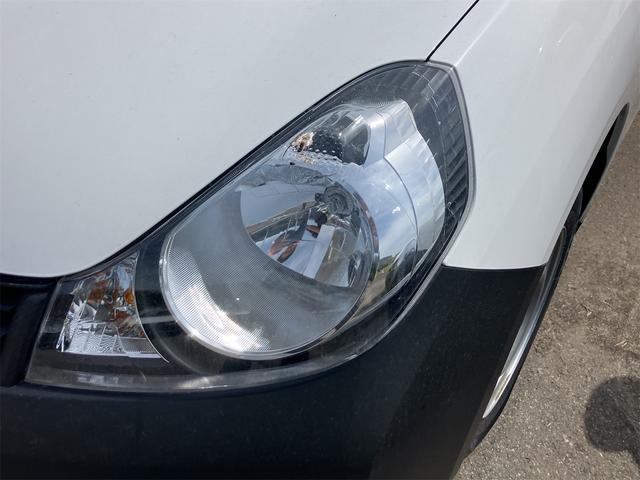 Nissan AD 5