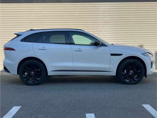 Jaguar F-Pace 11