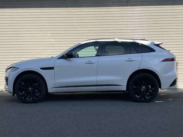 Jaguar F-Pace 12