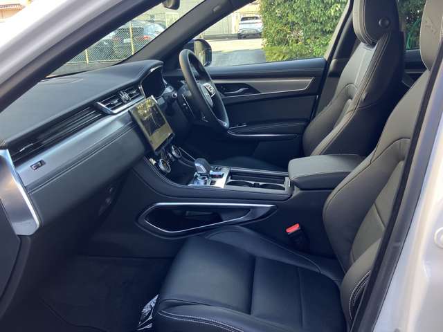 Jaguar F-Pace 5