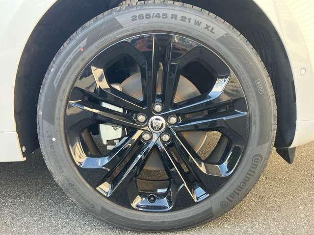 Jaguar F-Pace 8