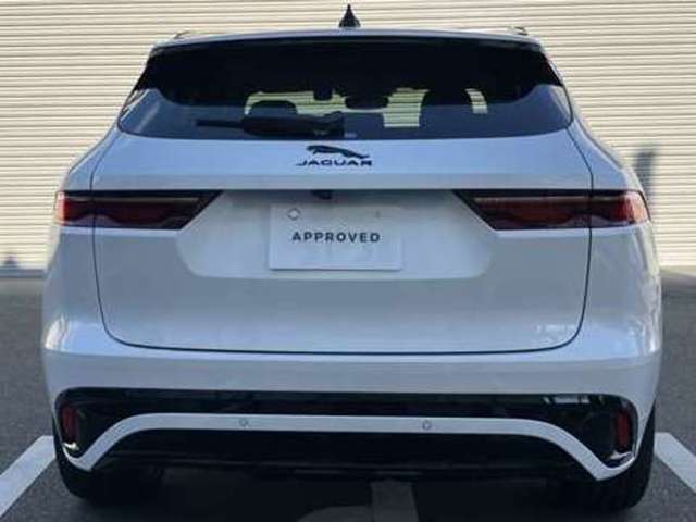 Jaguar F-Pace 10