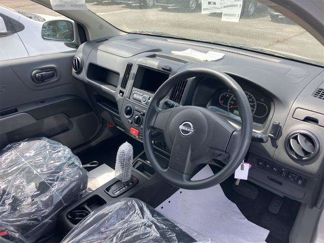 Nissan AD 11