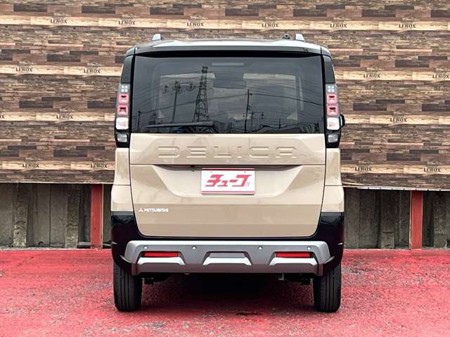 Mitsubishi Delica Mini 6