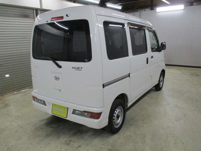 Daihatsu Hijet Cargo 4