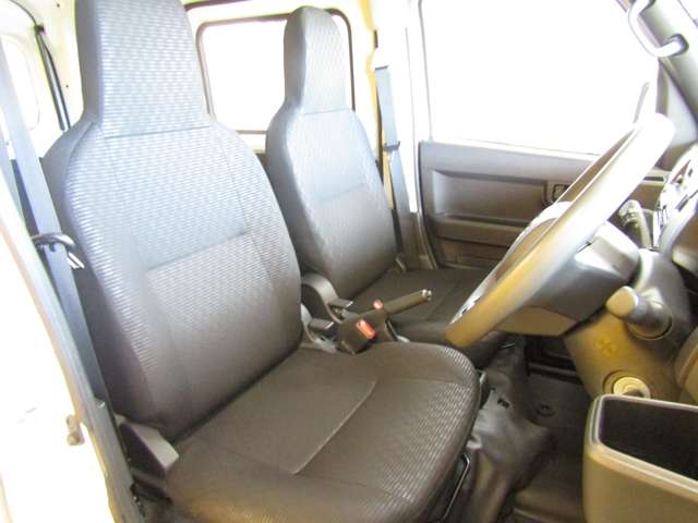 Daihatsu Hijet Cargo 6