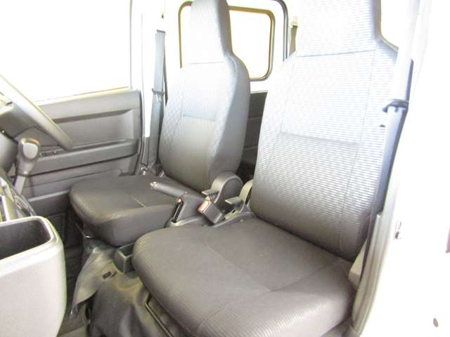 Daihatsu Hijet Cargo 7