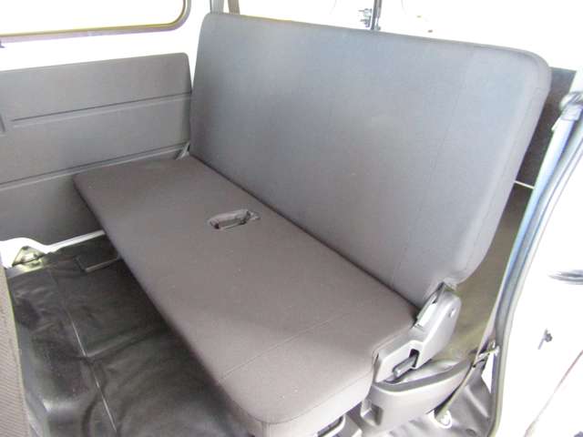 Daihatsu Hijet Cargo 8