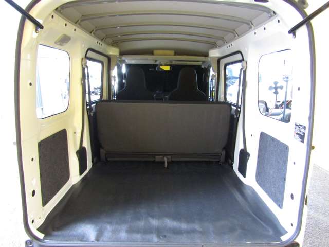 Daihatsu Hijet Cargo 9