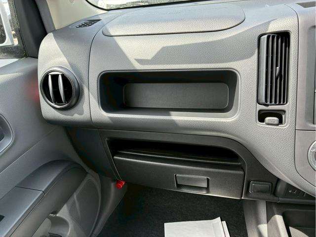 Nissan AD 8