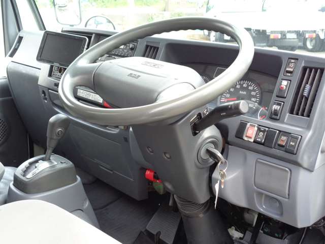 Isuzu Elf 10