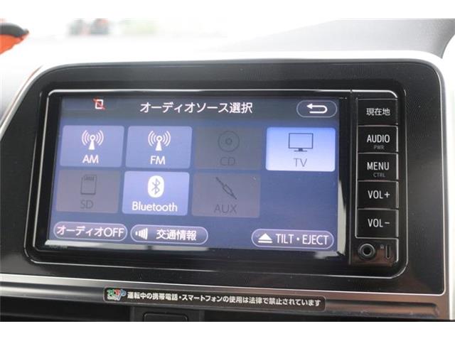 Toyota Sienta 4