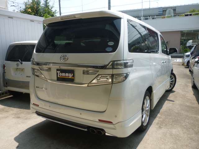 Toyota Vellfire 2