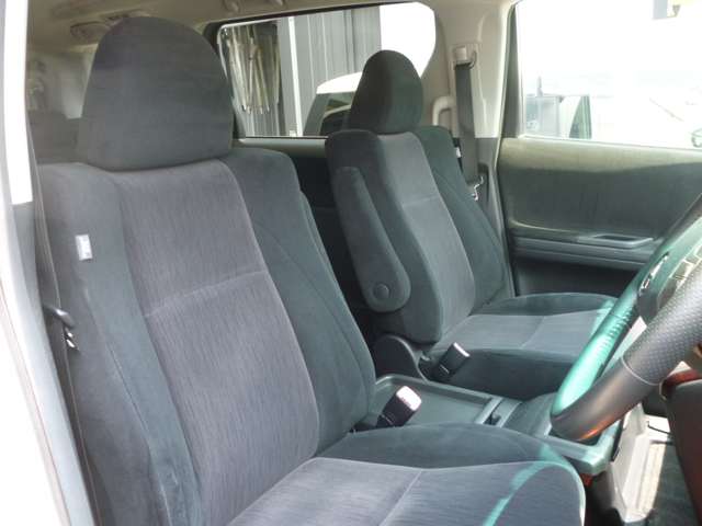 Toyota Vellfire 4