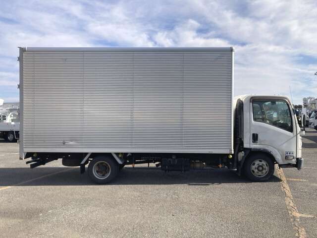 Isuzu Elf 6