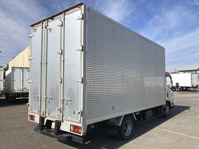 Isuzu Elf 8
