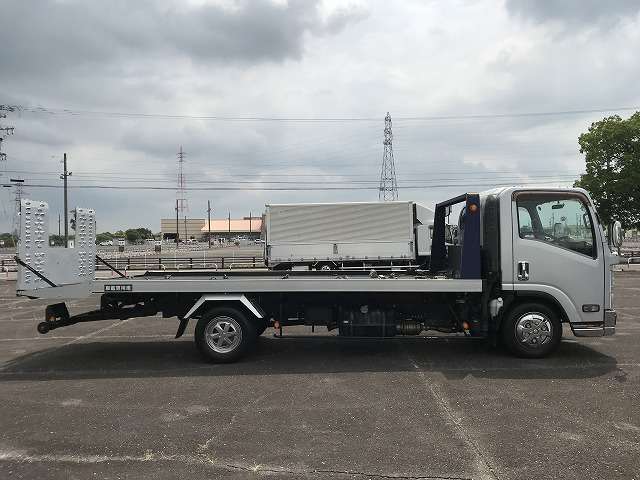 Isuzu Elf 12