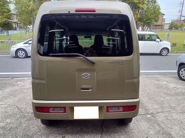 Daihatsu Hijet Cargo 3