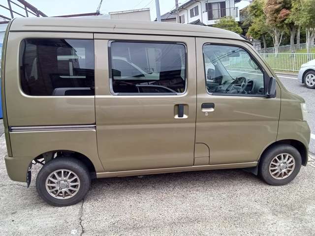 Daihatsu Hijet Cargo 4