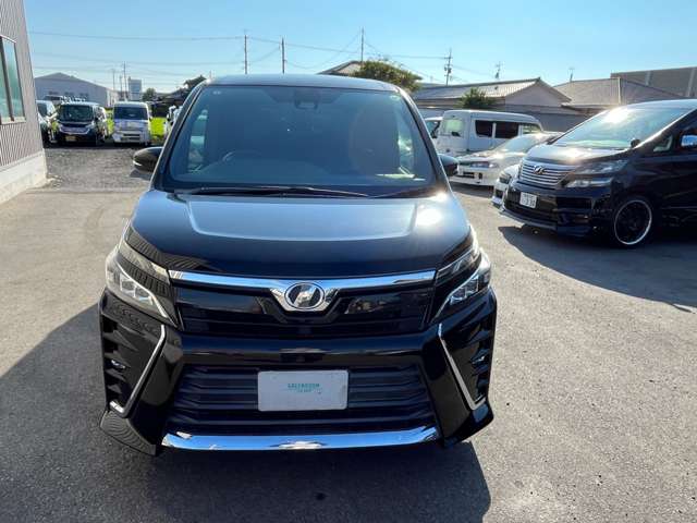 Toyota Voxy 4