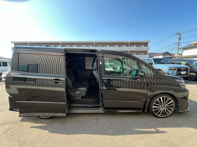 Toyota Voxy 7