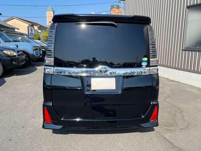 Toyota Voxy 9