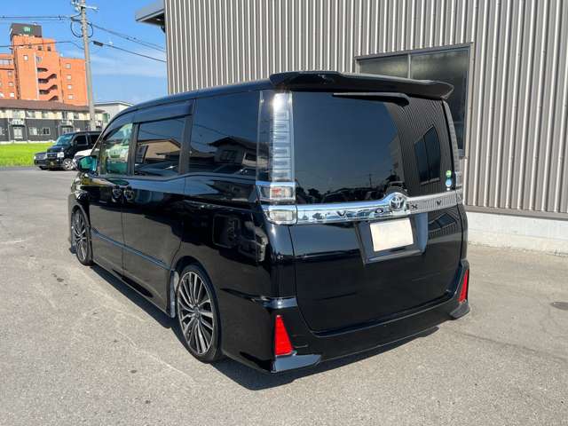 Toyota Voxy 10