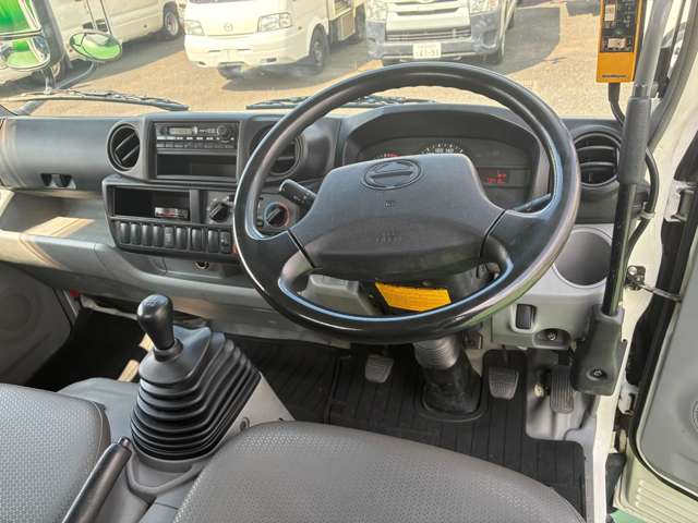 Hino Dutro 8