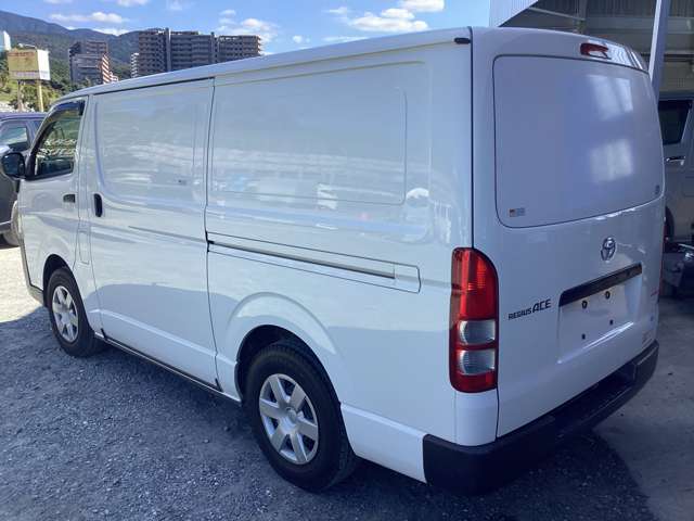 Toyota Regius Ace 3