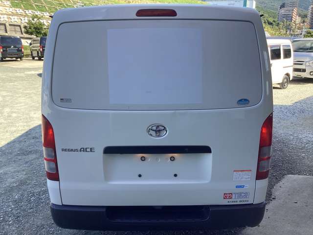 Toyota Regius Ace 4