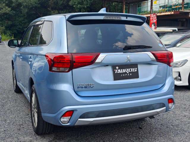 Mitsubishi Outlander PHEV 9