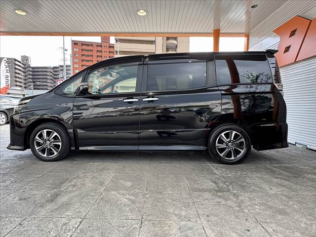 Toyota Voxy 12