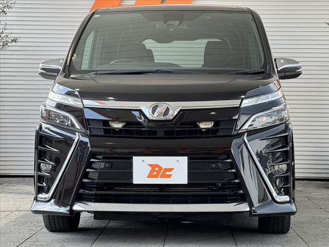 Toyota Voxy 9