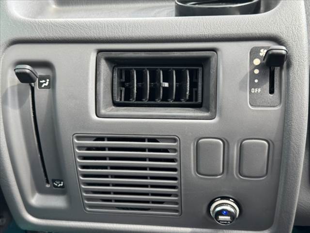 Daihatsu Midget II 5