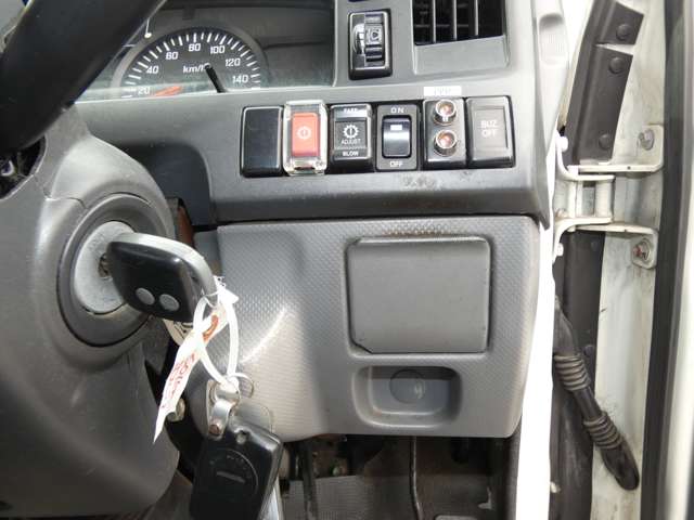 Isuzu Elf 12