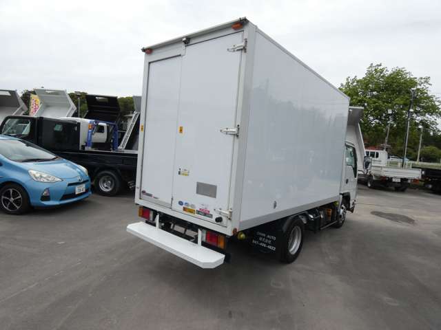 Isuzu Elf 8