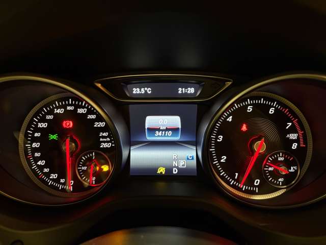 Mercedes-Benz GLA-Class 12