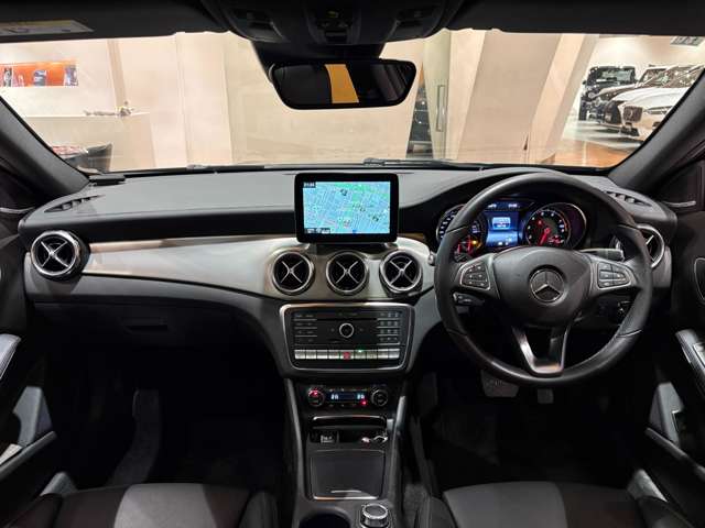 Mercedes-Benz GLA-Class 6